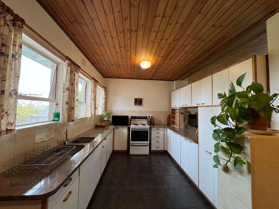 4 Bedroom Property for Sale in Uniepark Western Cape